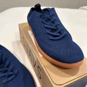 Never worn, brand new M11 Navy Gum Suavs